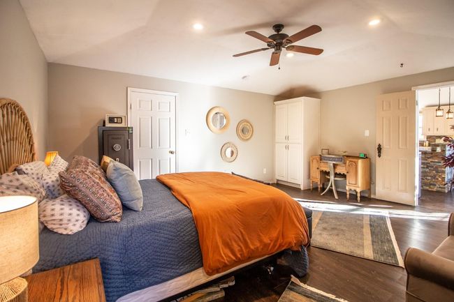148 Pony Express Trl, House other with 3 bedrooms, 2 bathrooms and null parking in Buffalo Springs TX | Image 14