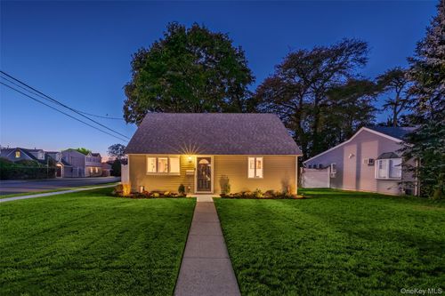 234 Division Avenue, Oyster Bay, NY, 11758 | Card Image