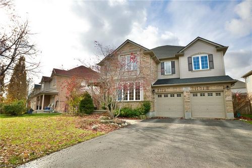 711 Cedar Bend Dr, Waterloo, ON, N2V2R2 | Card Image
