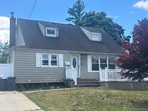 36 Hickory St, Central Islip, NY, 11722-4736 | Card Image