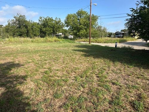 111 Martin St, Luling, TX, 78648-1639 | Card Image