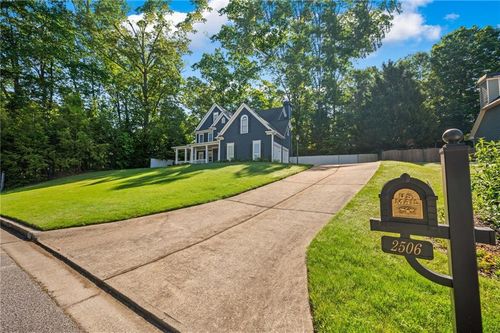 2506 Retreat Dr, Marietta, GA, 30066-5172 | Card Image
