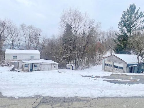 3064 Sylvan Rd, Ambridge, PA, 15003-1333 | Card Image