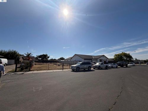 410 Montague Ct, Modesto, CA, 95351-4179 | Card Image