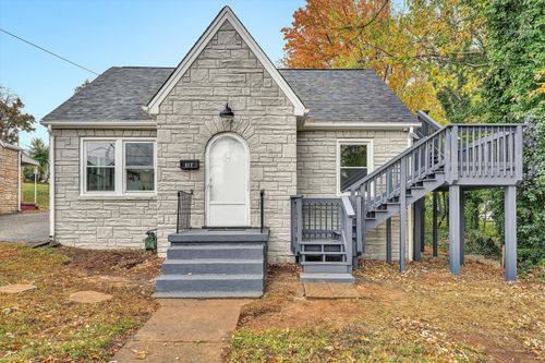 617 E Virginia Ave, Vinton, VA, 24179-2619 | Card Image