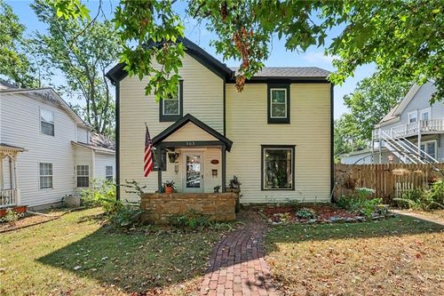 303 E Wea St, Paola, KS, 66071-1735 | Card Image