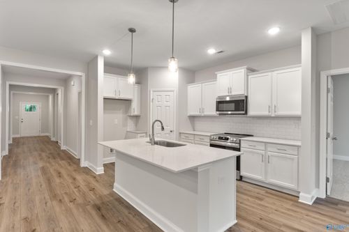 140 Ivy Vine Dr, Toney, AL, 35773-4501 | Card Image