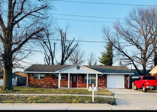 1013 W County Rd, Jerseyville, IL, 62052-2562 | Card Image