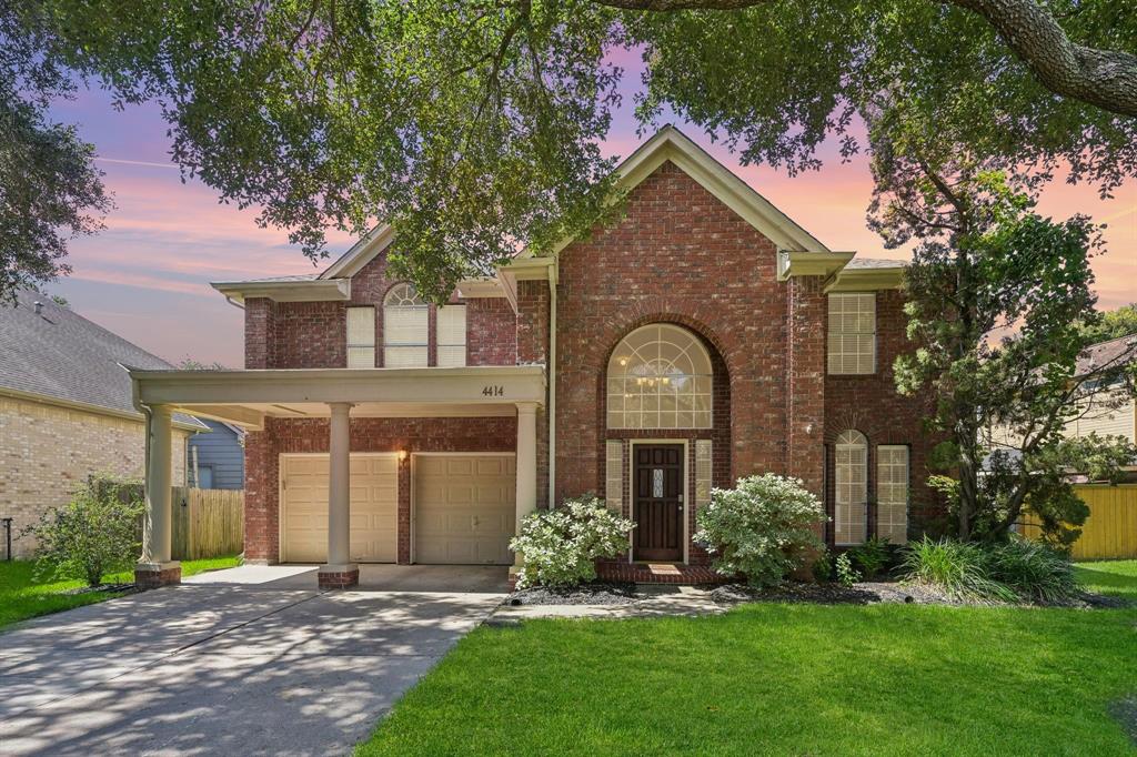 Trailwood Dr, Sugar Land, TX 77479