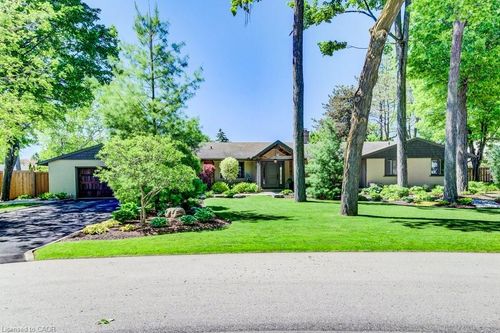 345 Old Stone Rd, Waterloo, ON, N2K1Z2 | Card Image