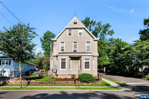 809 Park Ave, River Edge, NJ, 07661-2470 | Card Image