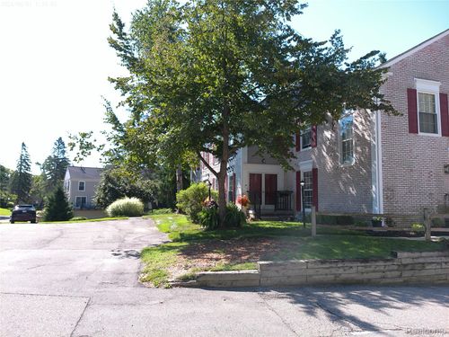 1437 Lantern Ln, Rochester Hills, MI, 48306-4240 | Card Image