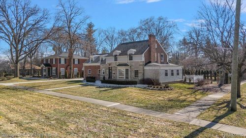 18943 Riverside Dr, Beverly Hills, MI, 48025-3064 | Card Image