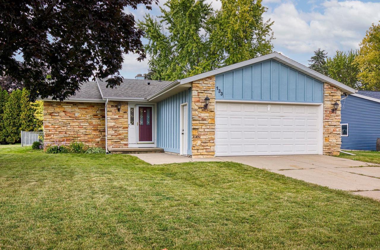 Alexander Dr, Neenah, WI 54956