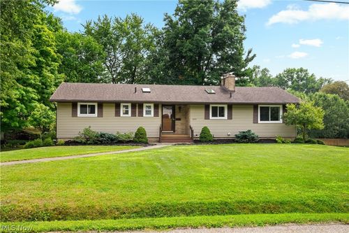 331 Mark Dr, Tallmadge, OH, 44278-1218 | Card Image