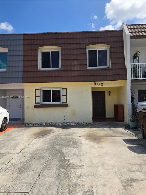 932 W 80th Pl, Hialeah, FL, 33014 | Card Image