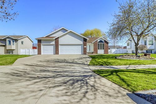 3319 45th Avenue S, Fargo, ND, 58104 | Card Image