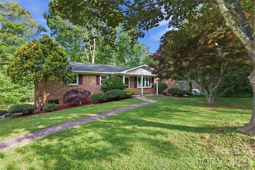 123 Castleton Ln, Hendersonville, NC, 28791-9707 | Card Image