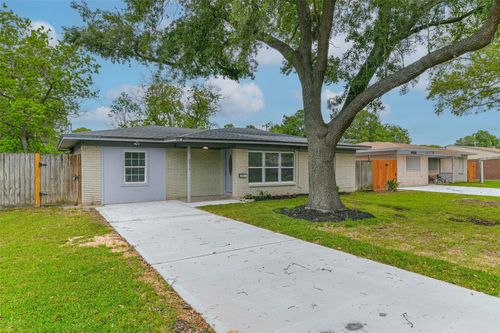 2014 15th Ave N, Texas City, TX, 77590-5321 | Card Image