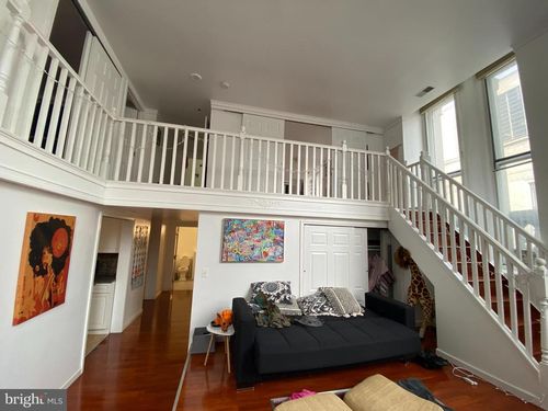 403e-1001 Chestnut St, PHILADELPHIA, PA, 19107-4219 | Card Image