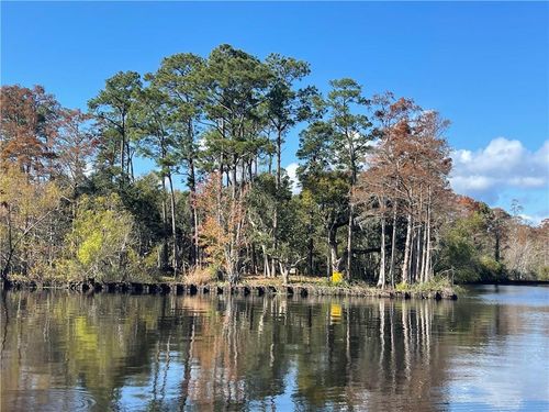 142 Chamale Dr, Slidell, LA, 70460-2560 | Card Image