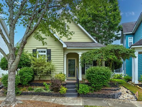 318 Center Dr, Davidson, NC, 28036-8632 | Card Image