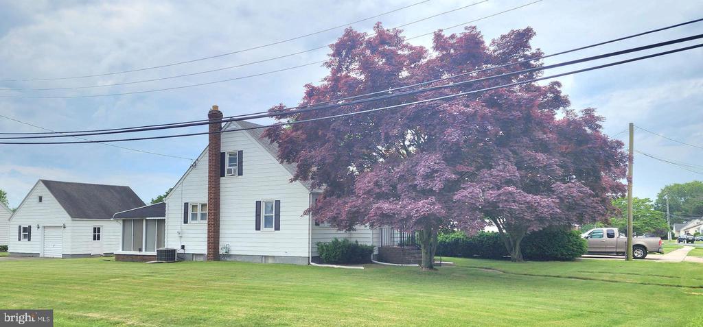 Pine St, Williamstown, NJ 08094