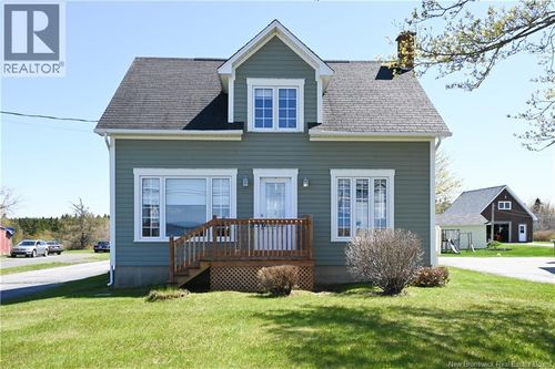 336 St-Pierre Blvd E, Caraquet, NB, E1W1B4 | Card Image