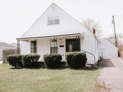 26135 Groveland St, Madison Heights, MI, 48071-3645 | Card Image