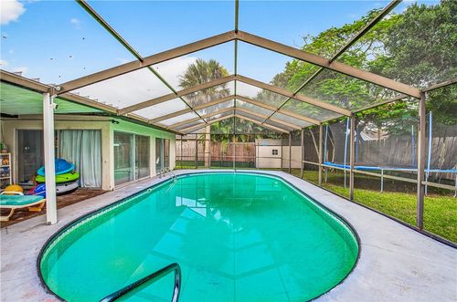 381 Pine St, SEBASTIAN, FL, 32958-4359 | Card Image