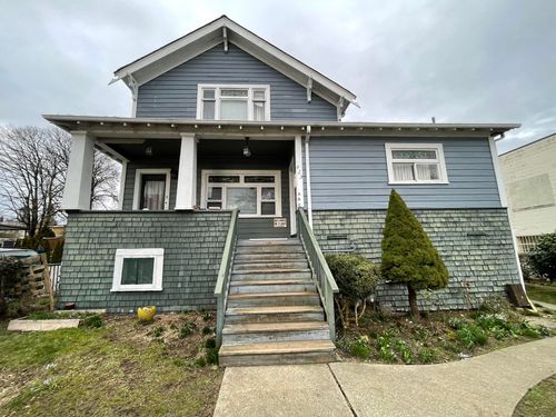 423 6th St, New Westminster, BC, V3L3B1 | Card Image
