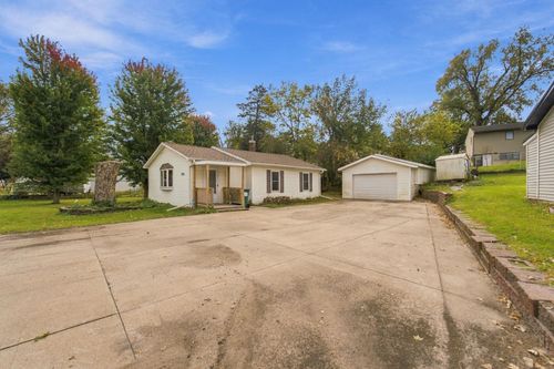 1826 6th St, Evansdale, IA, 50707-2062 | Card Image