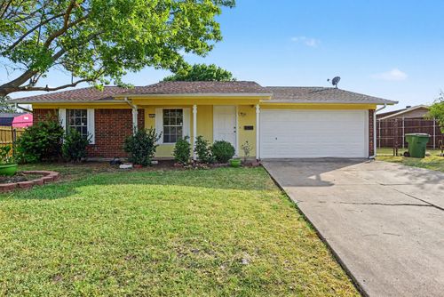 714 Trend Dr, Garland, TX, 75043-5353 | Card Image