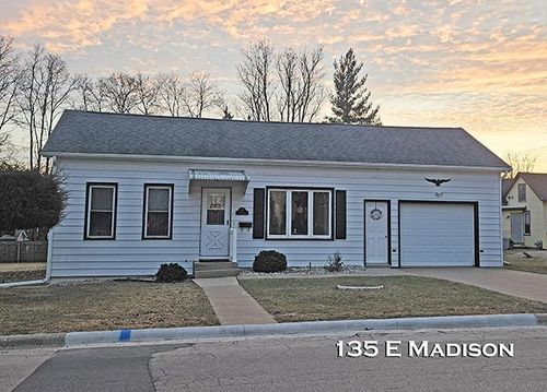 135 E Madison Street, PLATTEVILLE, WI, 53818 | Card Image