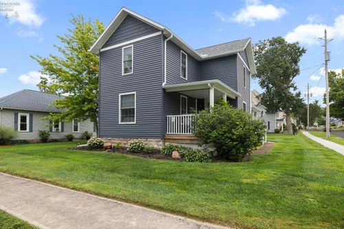414 Perry St, Marblehead, OH, 43440-2149 | Card Image