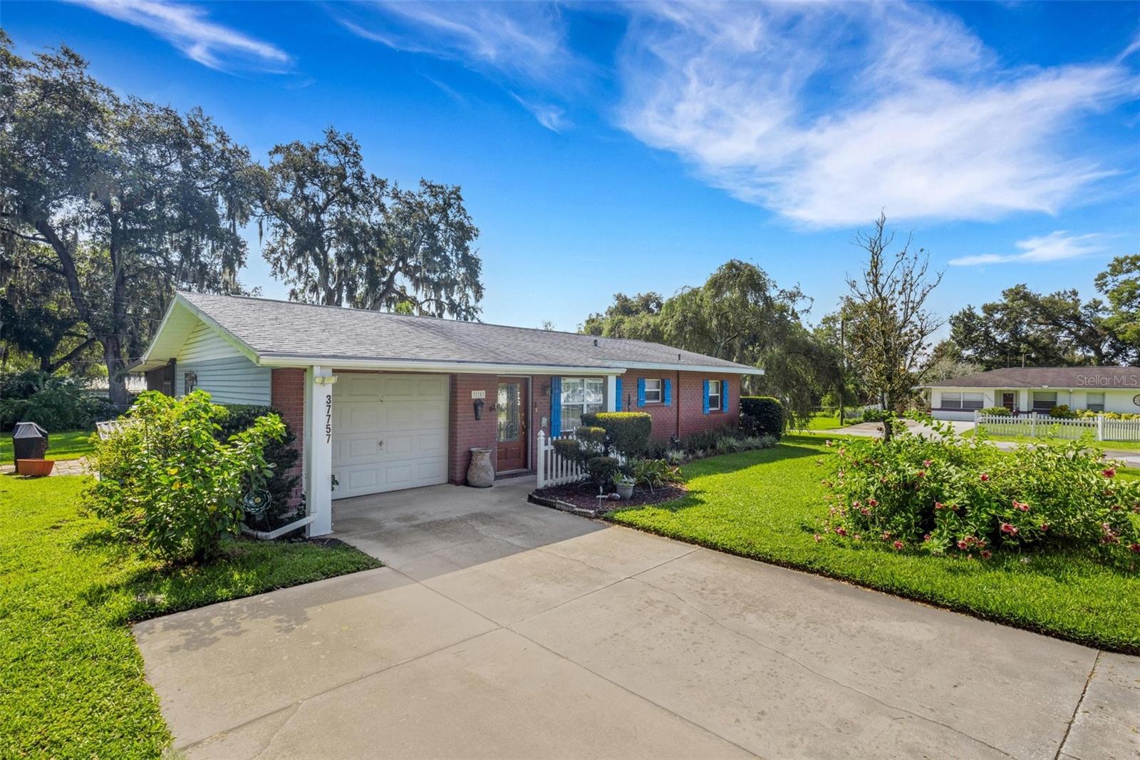 Hart Cir, Zephyrhills, FL 33542