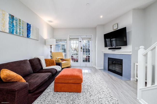 8521 Jellicoe Street, Townhouse with 3 bedrooms, 2 bathrooms and 2 parking in Vancouver BC | Image 8