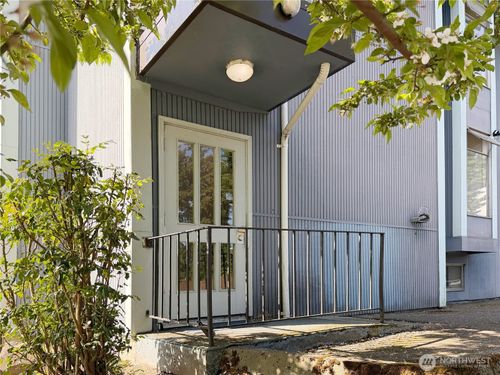 n-202-10459 Des Moines Memorial Drive S, Seattle, WA, 98168 | Card Image