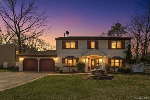 4 Winding Ln, Islandia, NY, 11749-6145 | Card Image