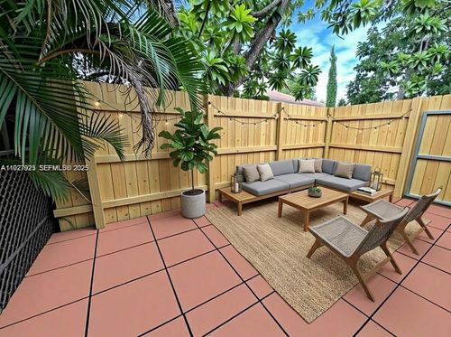 1-1020 Nw 33rd Ave, Miami, FL, 33125-3946 | Card Image