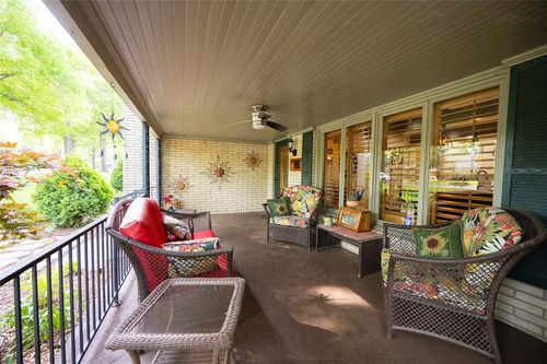 24 Hillcrest Dr, Ponca City, OK, 74604-4833 | Card Image