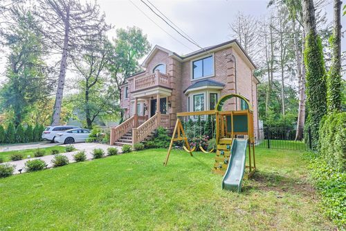 90 Baker Hill Rd, Great Neck, NY, 11023-1632 | Card Image