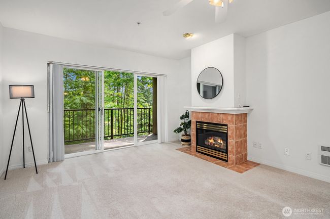 APT-106 - 12439 Ne Totem Lake Way, Condo with 1 bedrooms, 2 bathrooms and 2 parking in Kirkland WA | Image 4