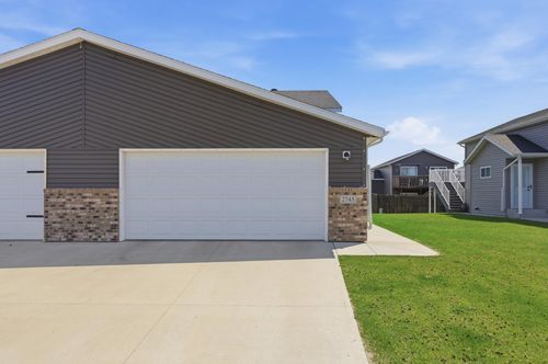 2745 10th St W, West Fargo, ND, 58078-3221 | Card Image