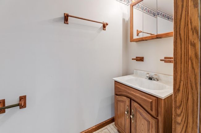Upper Level 1/2 Bath | Image 19