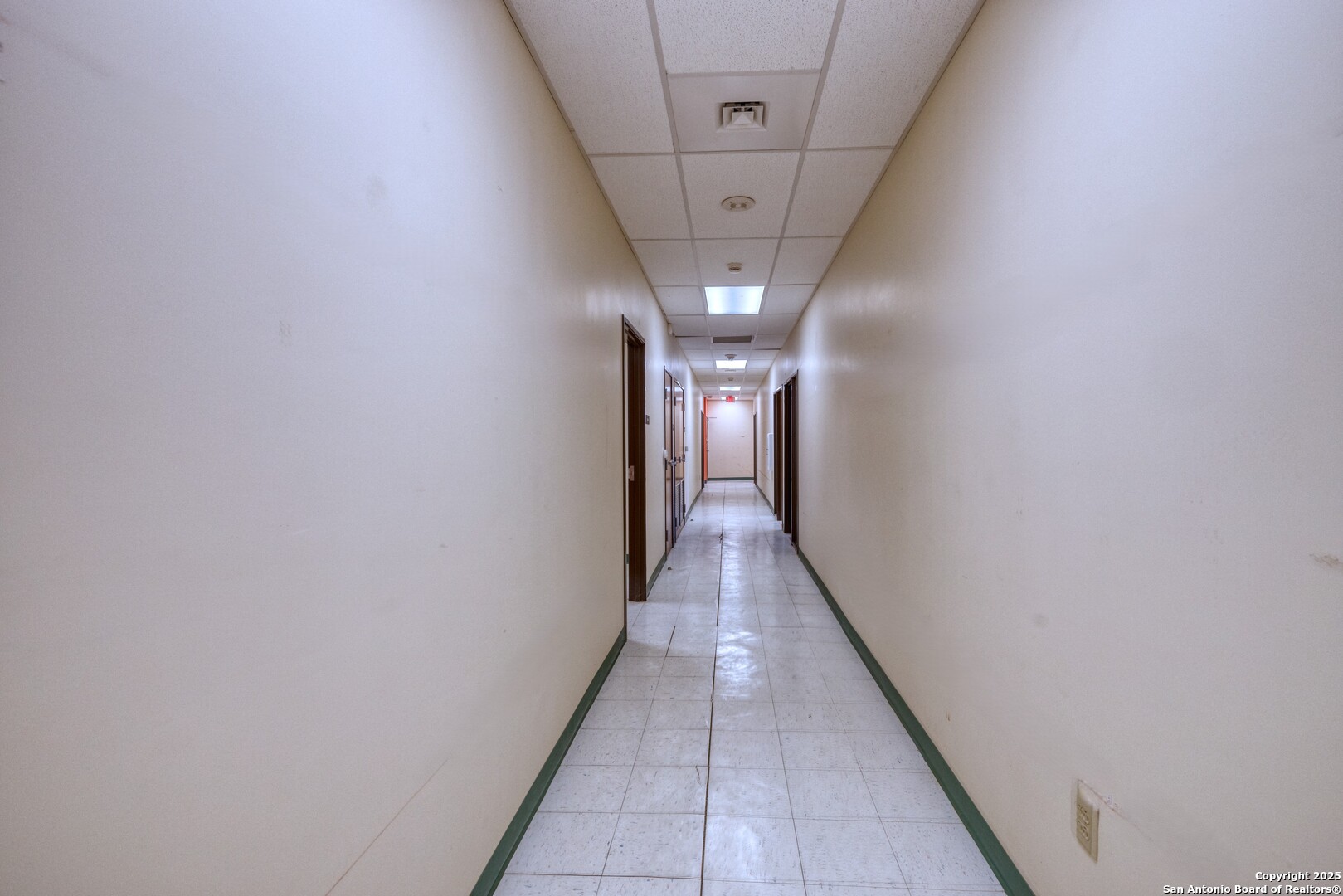 Commercial Sale in Crystal City 2