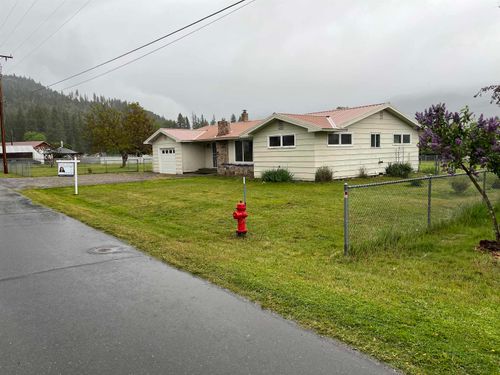 105 S 7th Ave, Ione, WA, 99139-5133 | Card Image