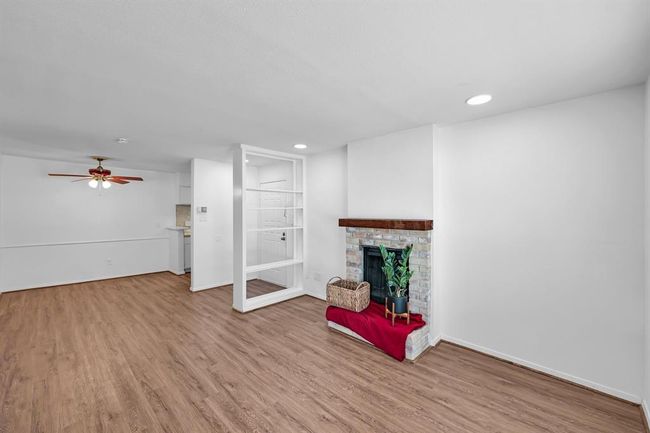 APT-203 - 2100 Wilcrest Dr, Townhouse with 2 bedrooms, 2 bathrooms and null parking in Houston TX | Image 9
