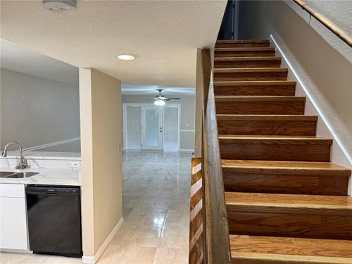 14922 Par Club Cir, TAMPA, FL, 33618-2740 | Card Image