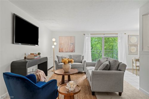 325-10301 Lake Ave, Cleveland, OH, 44102-1275 | Card Image